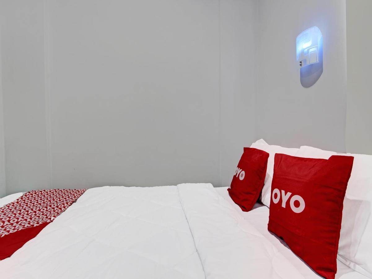 Oyo 91686 Triple S Hotel Malioboro Yogyakarta Exterior foto