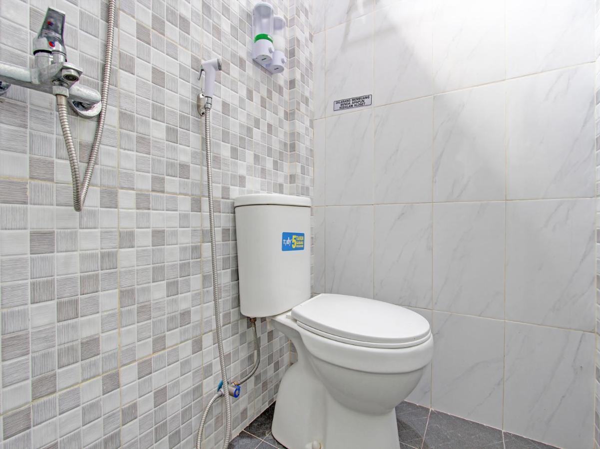 Oyo 91686 Triple S Hotel Malioboro Yogyakarta Exterior foto